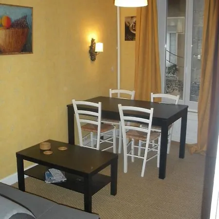 Chambres D'hotes Les Garconnieres Du Sancy Bed and breakfast