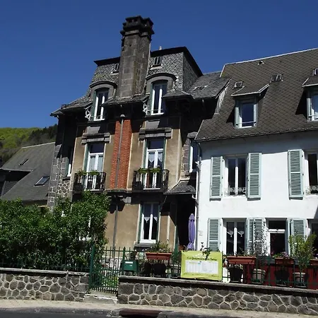 Chambres D'hotes Les Garconnieres Du Sancy Bed and breakfast *